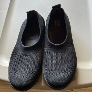 FITFLOP BLACK ON BLACK SHOE SNEAKER SIZE 7